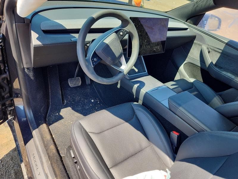 2026 TESLA MODEL Y 8