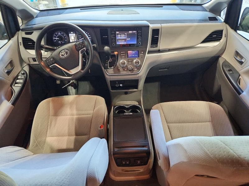 2020 TOYOTA SIENNA LE 8