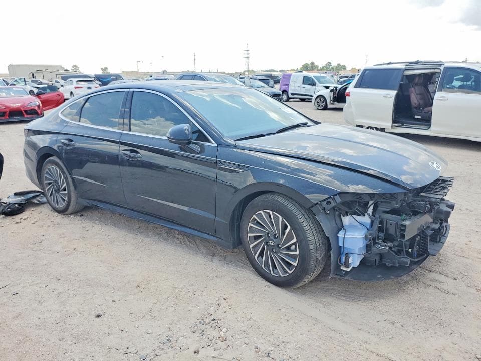 2025 HYUNDAI SONATA HYBRID LIMITED 4