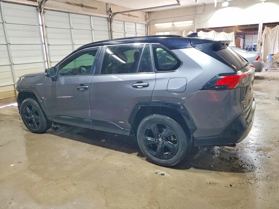 2020 TOYOTA RAV4 XSE 2