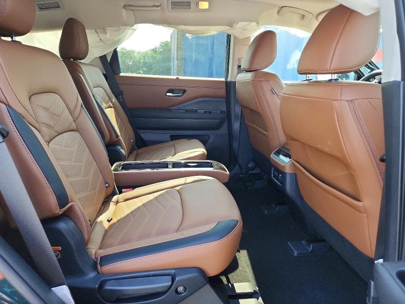 2025 NISSAN PATHFINDER PLATINUM 11