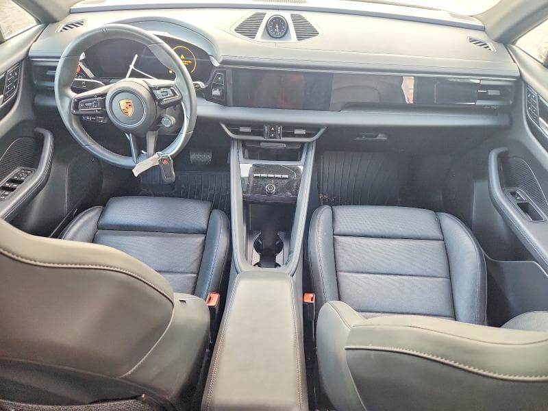 2025 PORSCHE MACAN 4 8