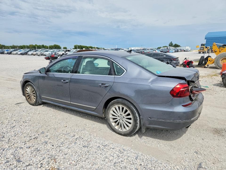 2017 VOLKSWAGEN PASSAT SE 2