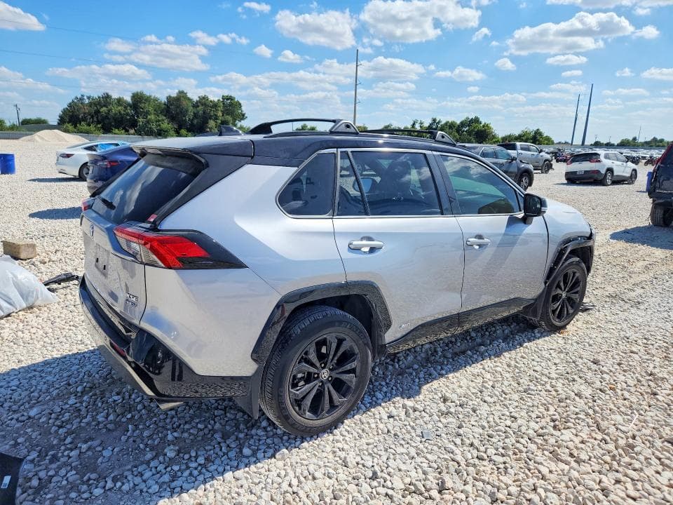 2025 TOYOTA RAV4 XSE 3