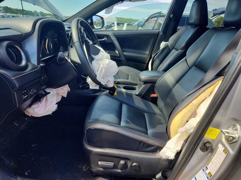 2018 TOYOTA RAV4 SE 7