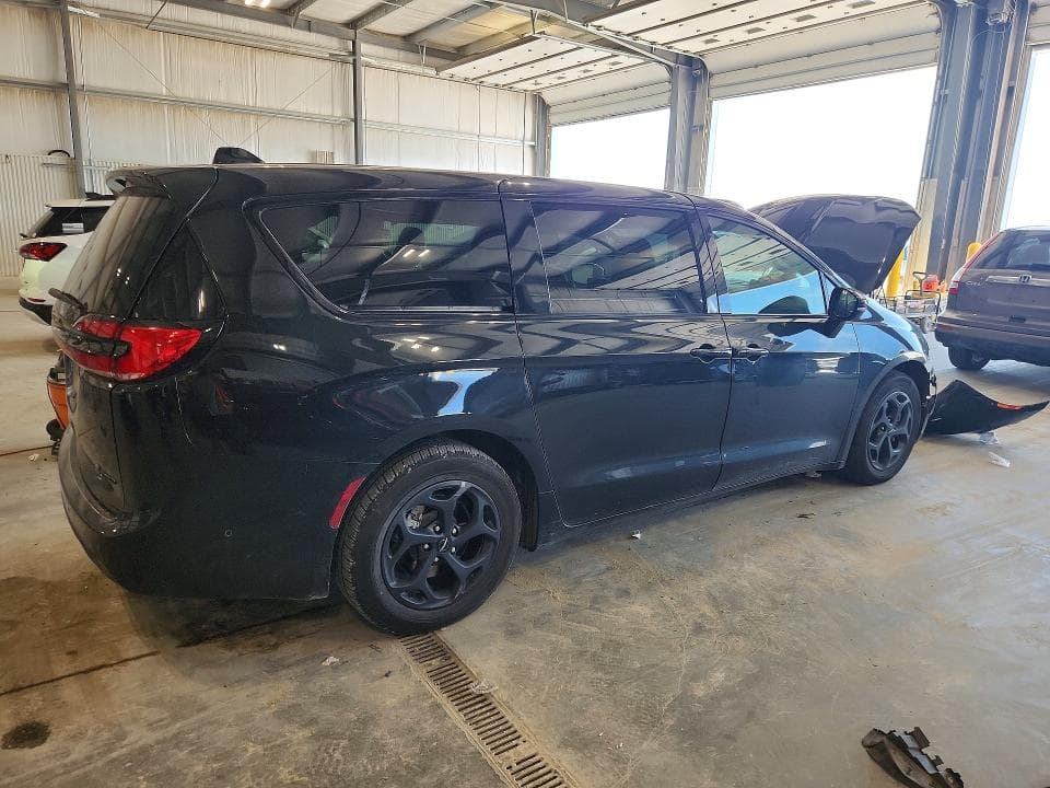 2022 CHRYSLER PACIFICA HYBRID LIMITED 3