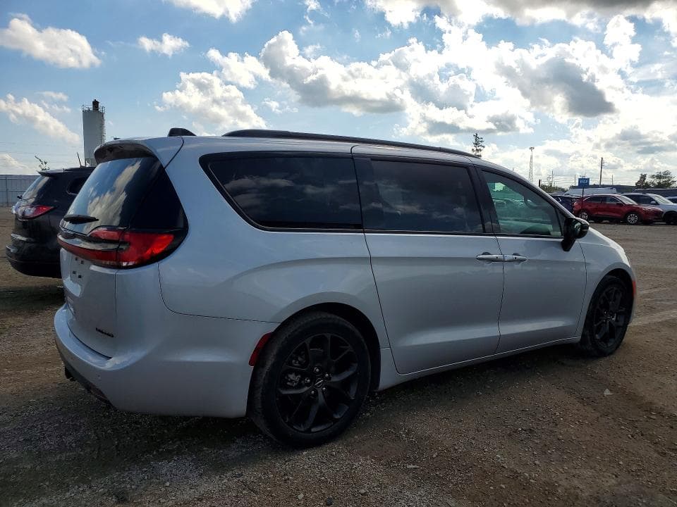2023 CHRYSLER PACIFICA LIMITED 3