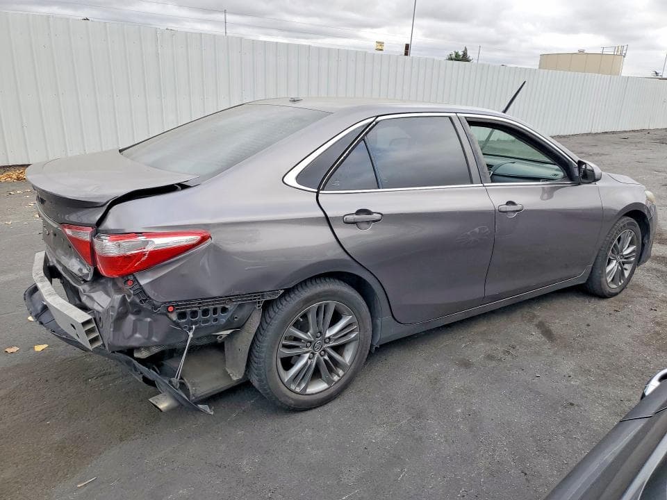 2017 TOYOTA CAMRY SE 3