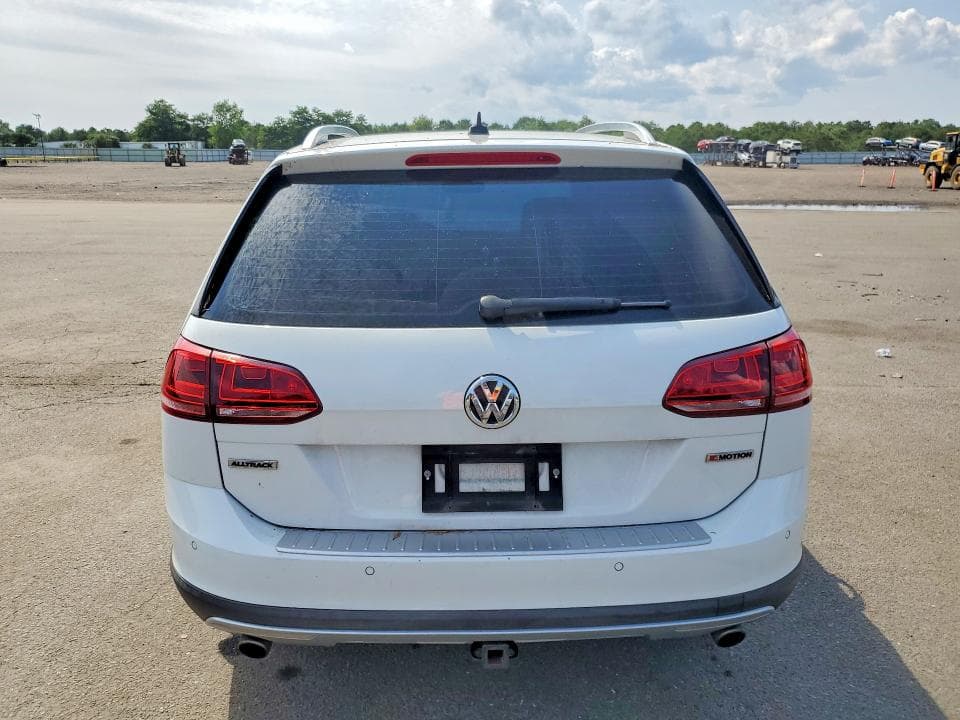 2017 VOLKSWAGEN GOLF ALLTRACK S 6