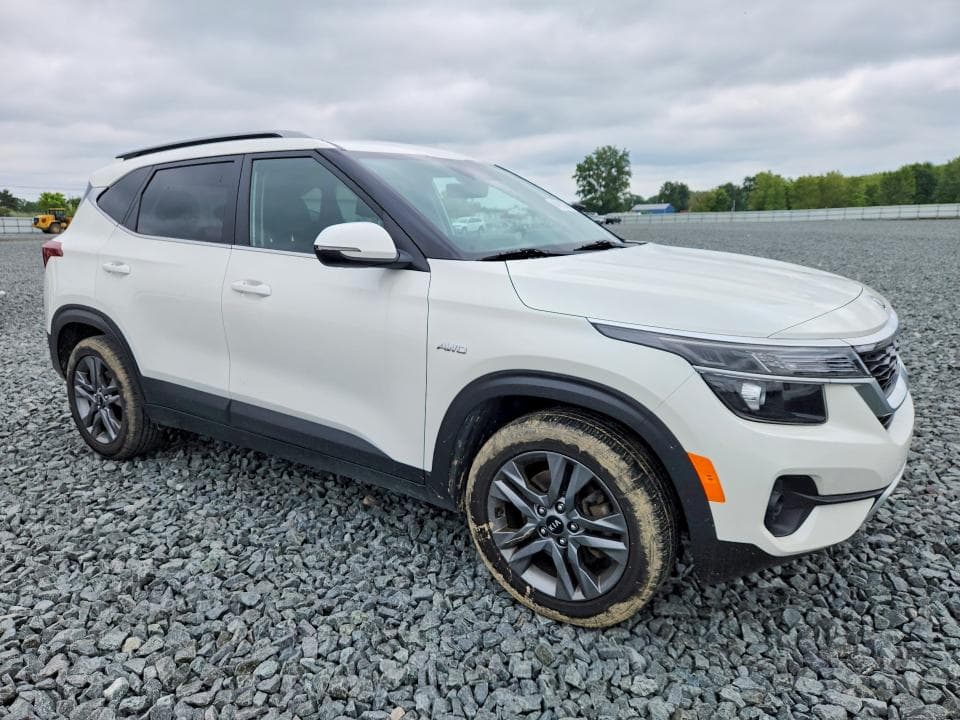2021 KIA SELTOS S 4