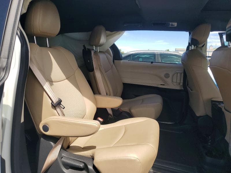 2021 TOYOTA SIENNA XLE 11