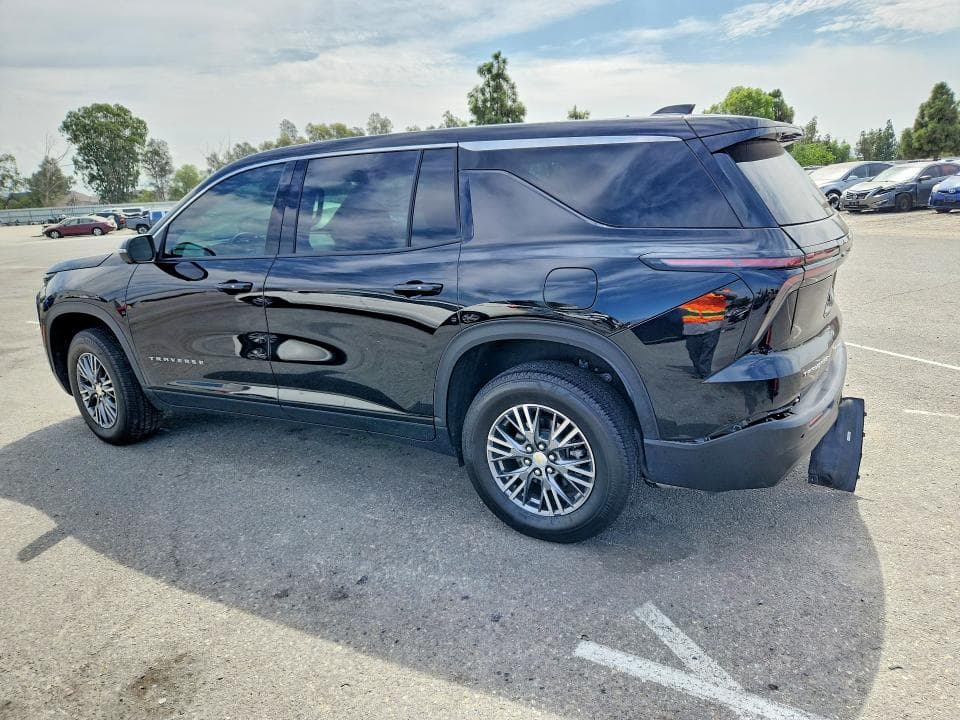 2024 CHEVROLET TRAVERSE LS 2