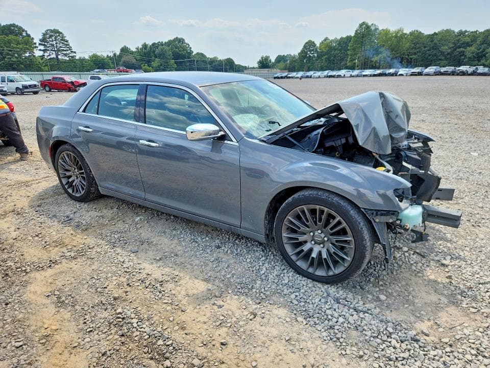 2019 CHRYSLER 300 LIMITED 4