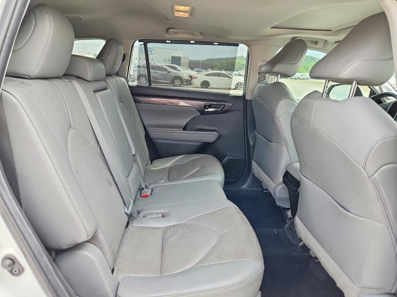 2022 TOYOTA HIGHLANDER LIMITED 11