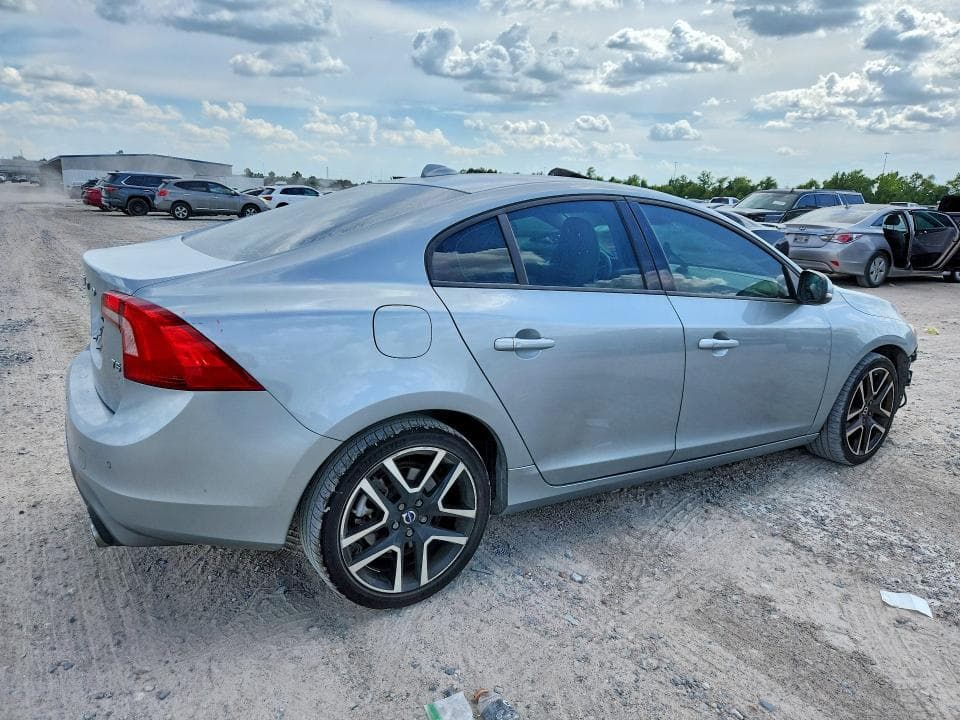 2017 VOLVO S60 3