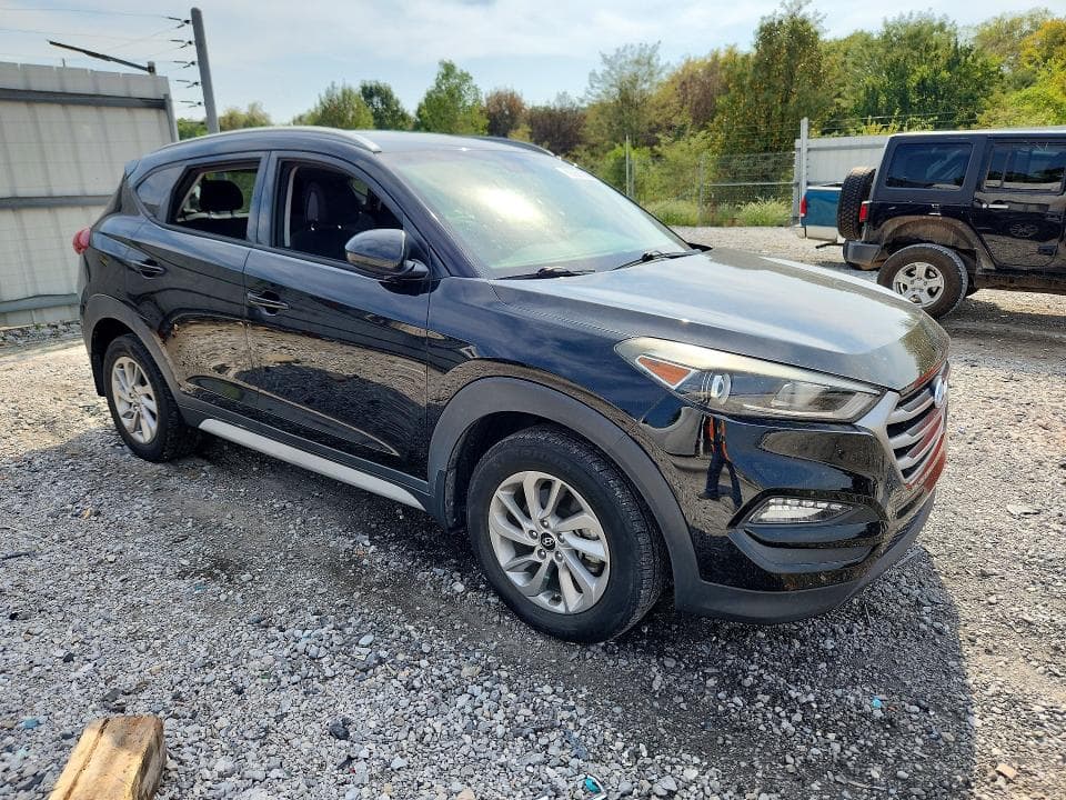 2017 HYUNDAI TUCSON SE 4
