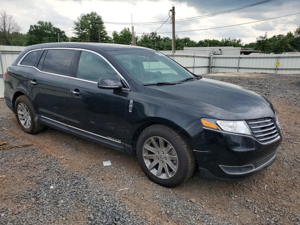 2019 LINCOLN MKT 4