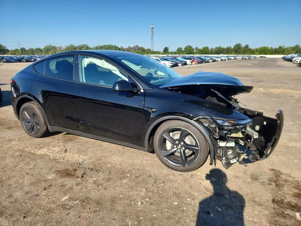 2026 TESLA MODEL Y 4