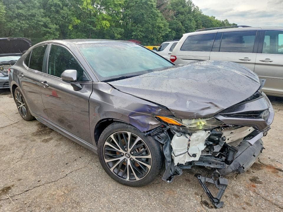 2018 TOYOTA CAMRY SE 4