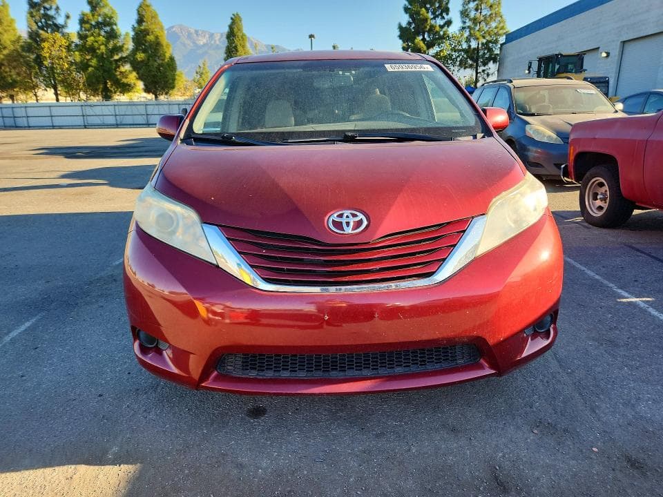 2017 TOYOTA SIENNA LE 8-PASSENGER 5
