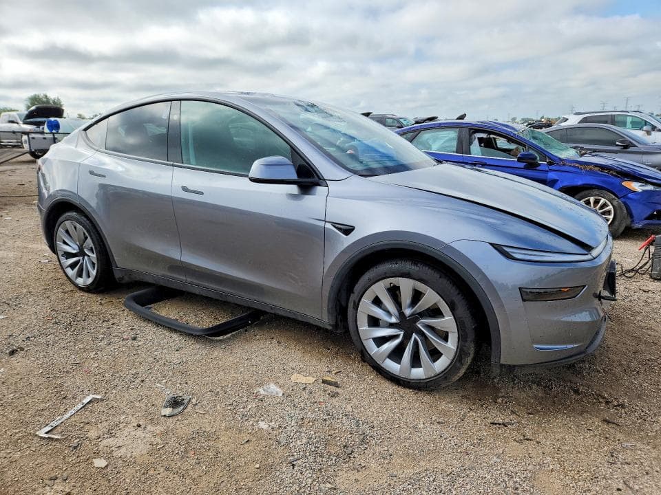 2026 TESLA MODEL Y 4