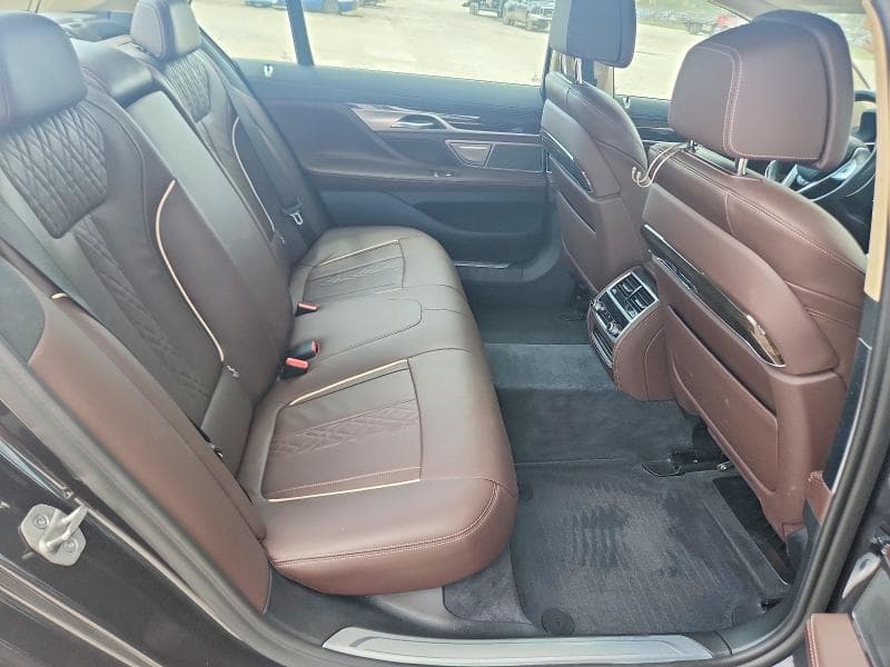 2022 BMW 750 XI 10