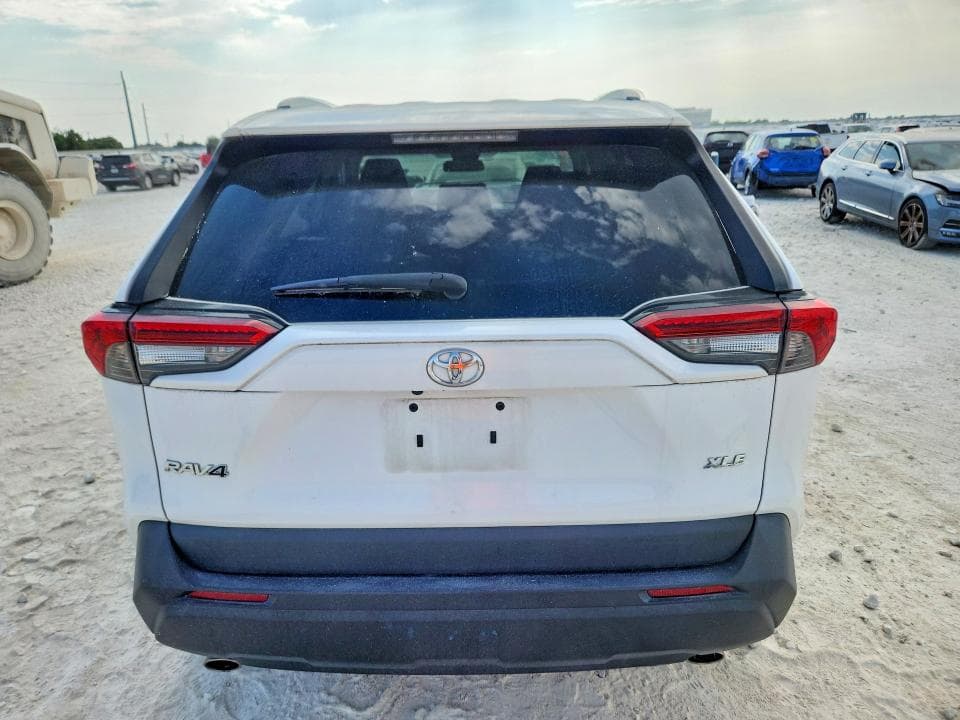 2021 TOYOTA RAV4 XLE 6