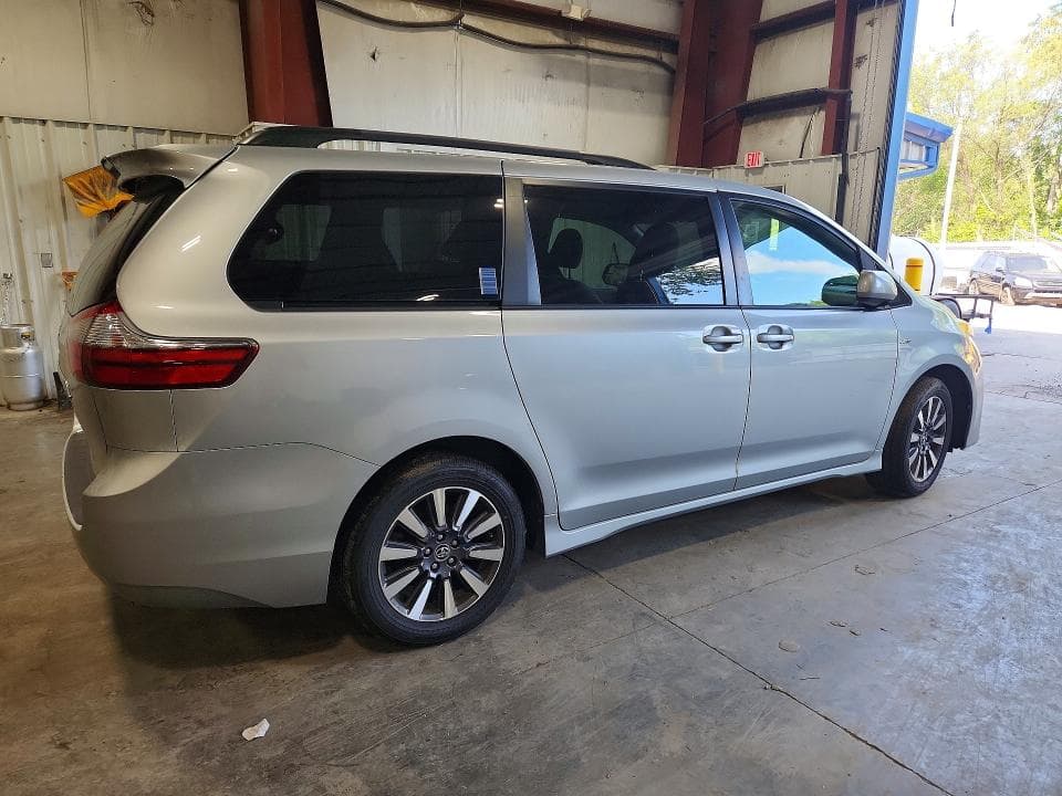 2020 TOYOTA SIENNA LE 3