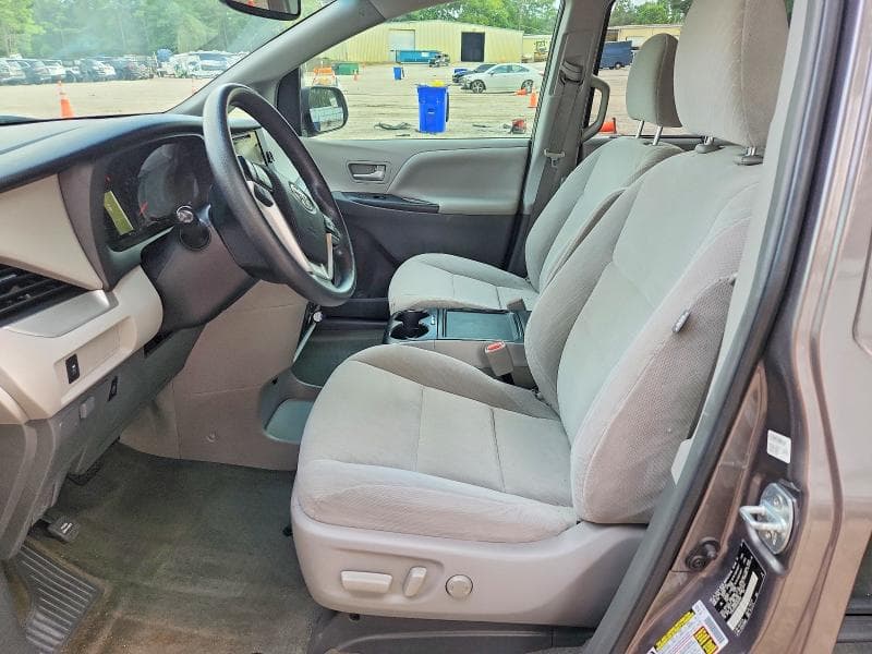 2017 TOYOTA SIENNA LE 7