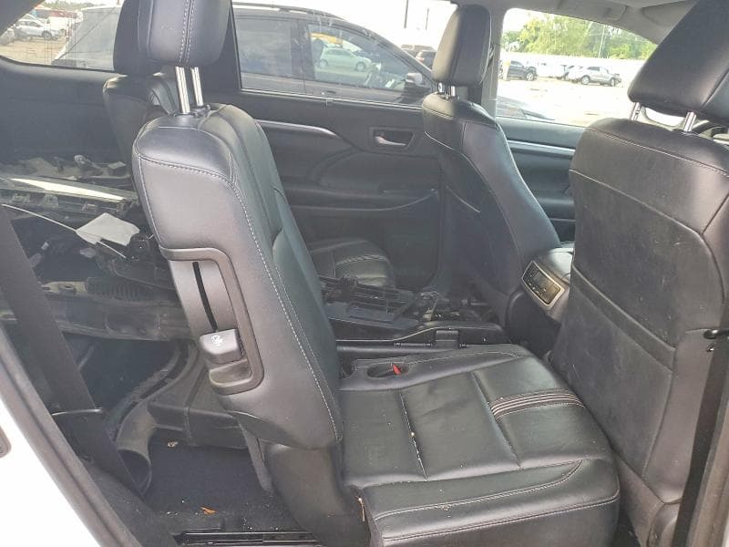 2018 TOYOTA HIGHLANDER SE 11