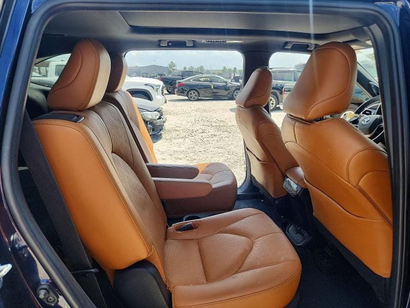 2024 TOYOTA HIGHLANDER PLATINUM 11