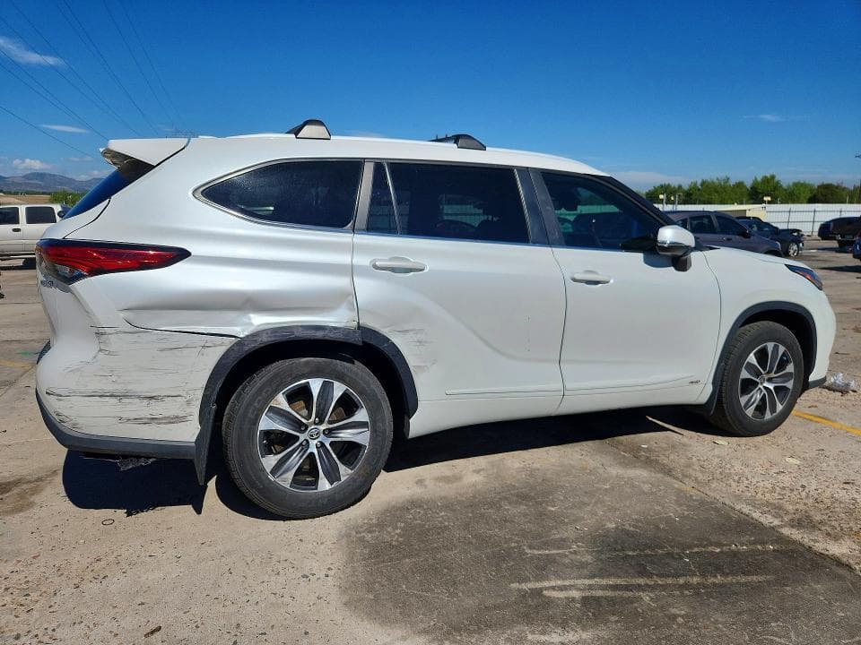 2023 TOYOTA HIGHLANDER HYBRID XLE 3