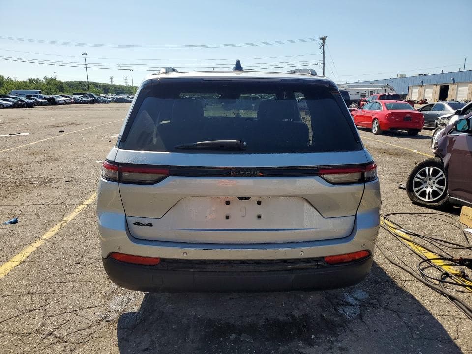 2023 JEEP GRAND CHEROKEE LAREDO 6