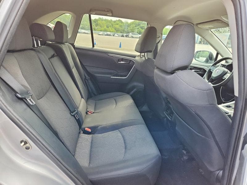 2021 TOYOTA RAV4 XLE 11