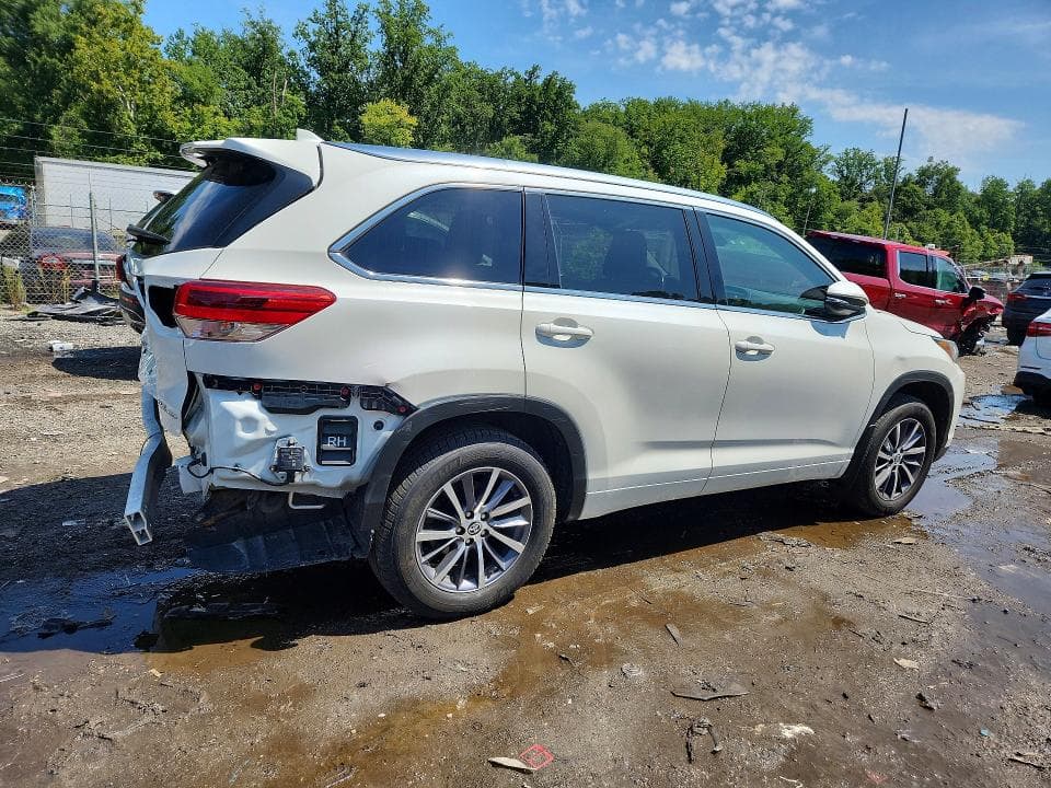 2017 TOYOTA HIGHLANDER XLE 3