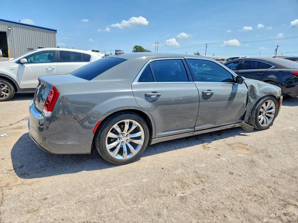 2017 CHRYSLER 300 LIMITED 3