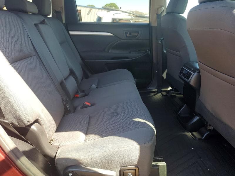 2017 TOYOTA HIGHLANDER LE 11