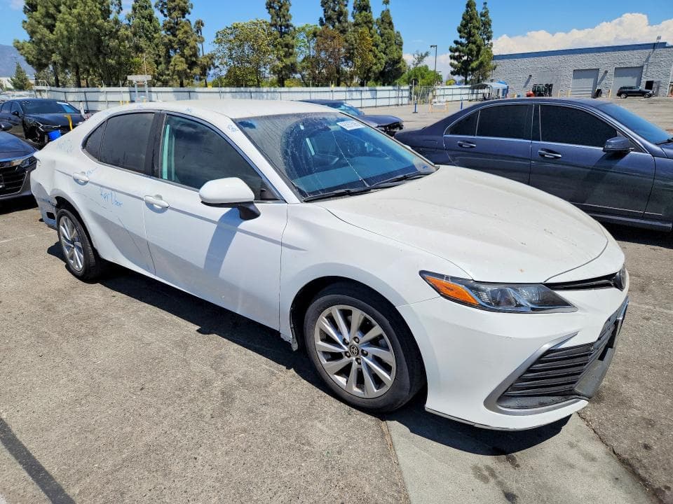 2021 TOYOTA CAMRY LE 4