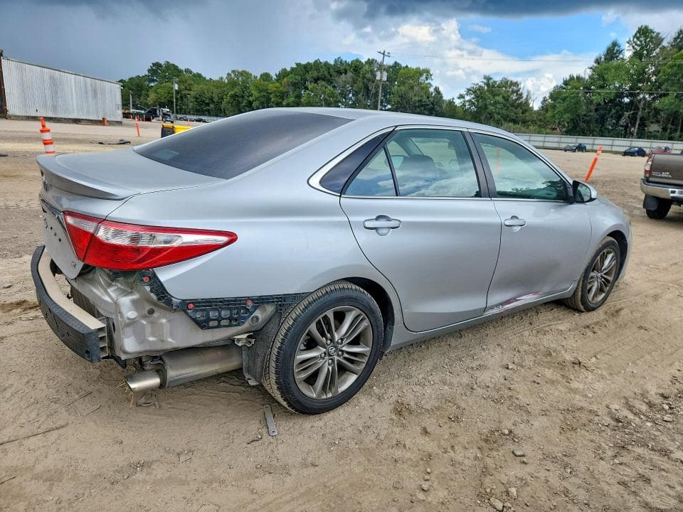 2017 TOYOTA CAMRY SE 3