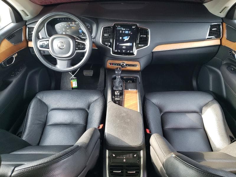 2021 VOLVO XC90 T6 MOMENTUM 8