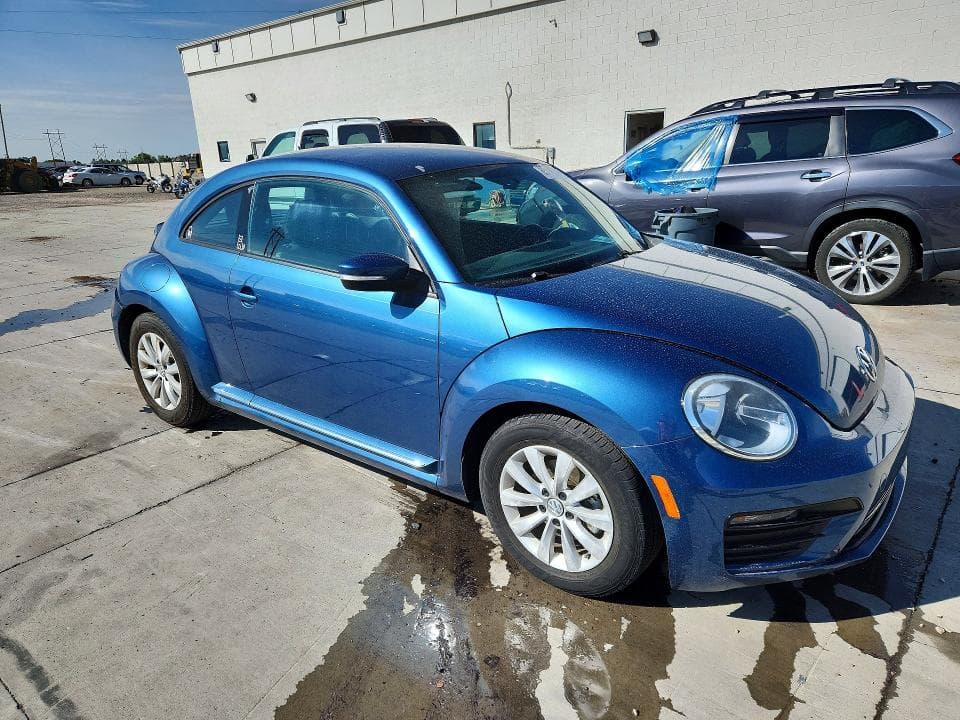 2019 VOLKSWAGEN BEETLE S 4