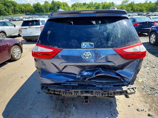2017 TOYOTA SIENNA LE 6
