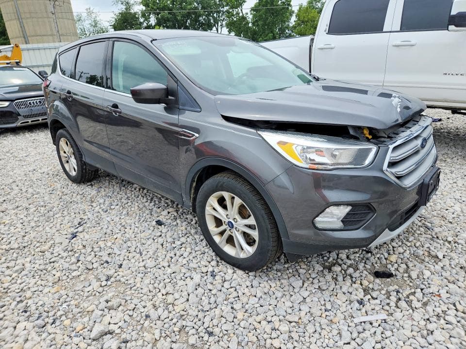 2017 FORD ESCAPE SE 4