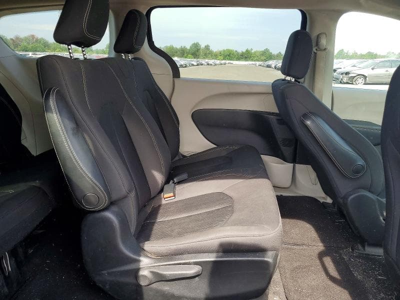 2020 CHRYSLER VOYAGER L 11