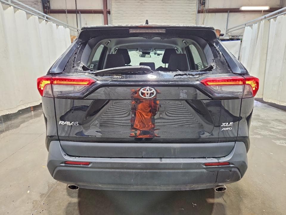 2025 TOYOTA RAV4 XLE 6