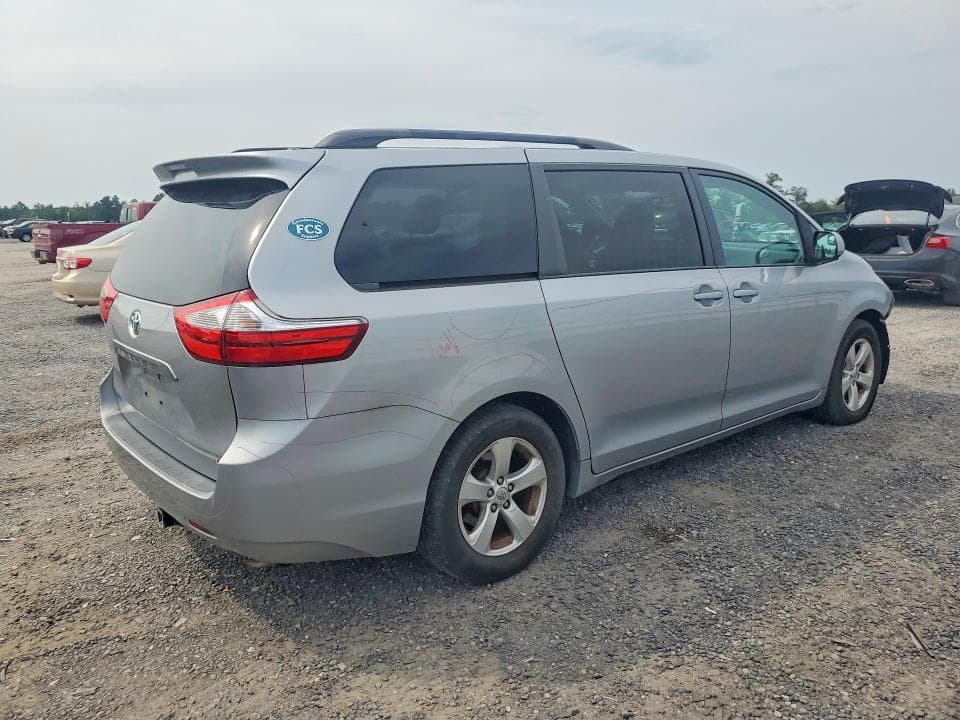 2017 TOYOTA SIENNA LE 3