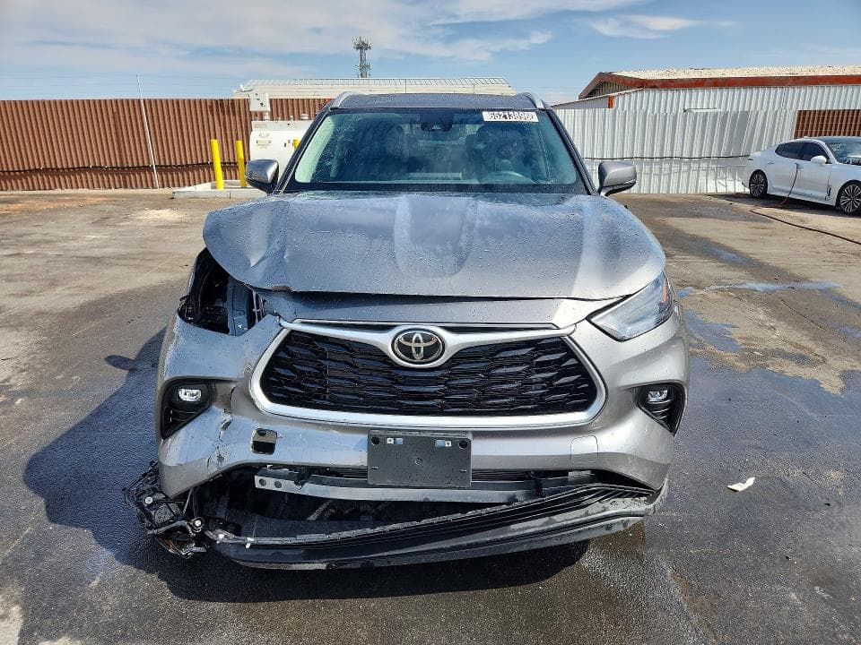 2026 TOYOTA HIGHLANDER XLE 5