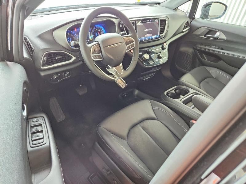 2027 CHRYSLER PACIFICA SELECT 8