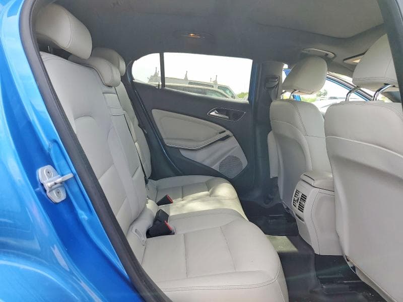 2017 MERCEDES-BENZ GLA 250 10