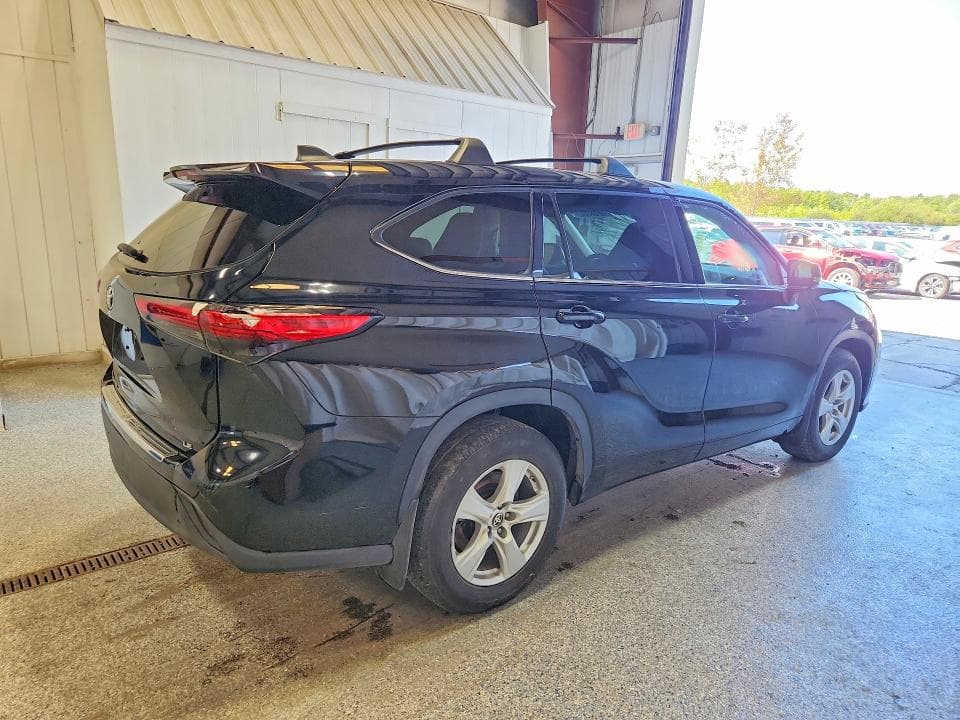2022 TOYOTA HIGHLANDER LE 3